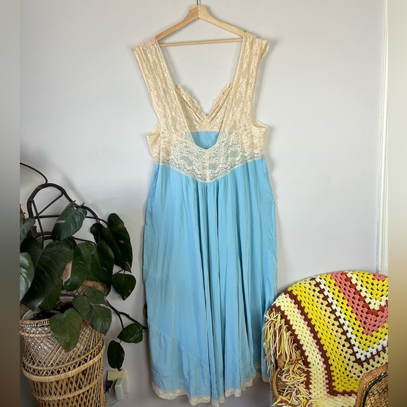 1940’s PLUS SIZE Joy Lingerie Co. Blue Satin Cream Lace Maxi Slip Dressing Gown - Picture 9 of 16